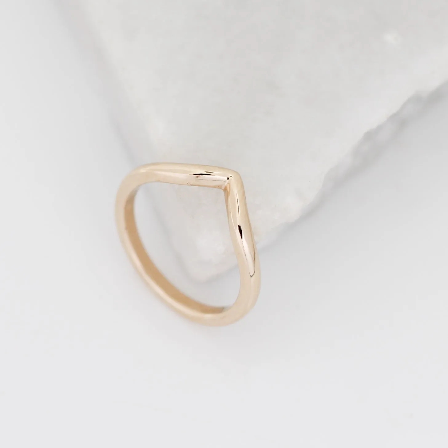 Point Band in Yellow Gold